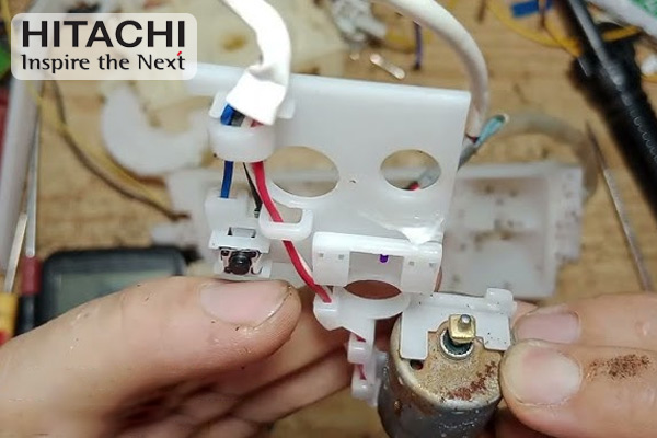 dấu hiệu nhận biét mô tơ làm đá tủ lạnh Hitachi bị hỏng