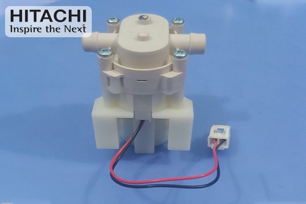 thay bơm nước tủ lạnh Hitachi